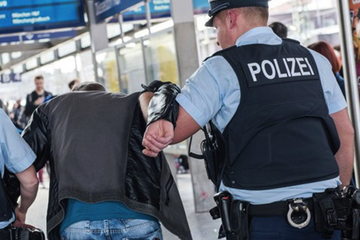 München: Münchner gibt sich als Polizist aus und will Reisende kontrollieren