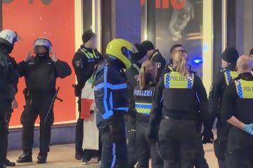 Messerattacke: Streit nach Demo eskaliert: Zwei Personen durch Messerattacke verletzt