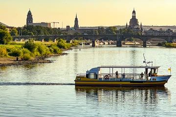 Dresden: Johannstädter Fähre wieder auf der Fahrt