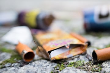 Jugendliche werfen Feuerwerk auf Balkon: Mehrfamilienhaus geräumt