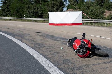 Tödliches Unfall-Drama am Mainspitzdreieck: Motorradfahrer prallt gegen Leitplanke und stirbt