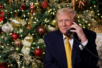 Skurrile Weihnachtsgespräche: Überwacht Trump den Weihnachtsmann?