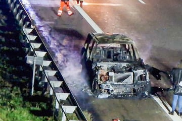 Unfall A5: Land Rover fängt auf A5 Feuer: Fahrer kann sich noch rechtzeitig retten