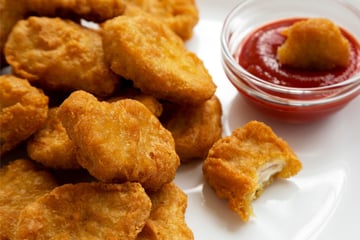 Kurioses Urteil: Weil Sohn Chicken Nuggets so sehr liebt, wird vorbestrafter Vater nicht abgeschoben