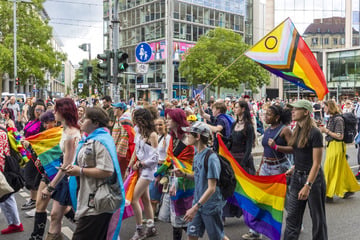 Dresden: CSD trotzt Regen in der Dresdner Innenstadt: "Unser Motto ist so aktuell wie nie"