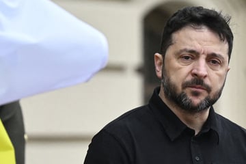 Zelensky confirms "very substantive" call with Trump envoys