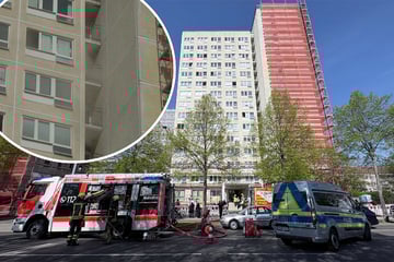 Leipzig: Straße wegen Löscharbeiten gesperrt: Rauch kommt aus Leipziger Hochhaus