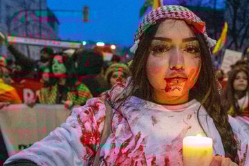 Kurden in München protestieren gegen Vorrücken des syrischen Militärs