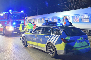 Frau kilometerweit von Zug mitgeschleift: Wie konnte es zu dem Unglück kommen?