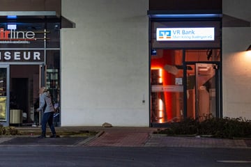 Geldautomat gesprengt! Täter sind auf der Flucht, Polizei sucht Zeugen