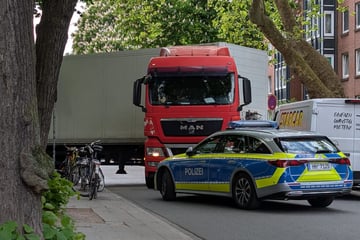 Laster legt Verkehr in Altona lahm