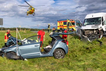 Heftiger Unfall bei Pirna: Zwei Schwerverletzte nach Kreuzungs-Crash
