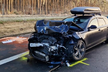 Unfall A: Zwei Verletzte nach Crash auf A10: Autobahn zwischenzeitlich gesperrt