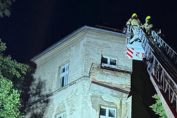 Berlin: Balkon droht auf Bargäste abzustürzen: Feuerwehr verhindert Katastrophe