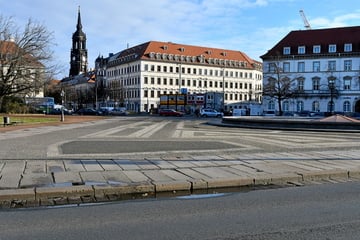 Schlimmer Unfall am Palaisplatz: Stadtrundfahrt-Bus erfasst Teenager (15)