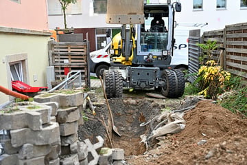 Dresden: Gasleck in Dresden: Bagger beschädigt Leitung bei Bauarbeiten