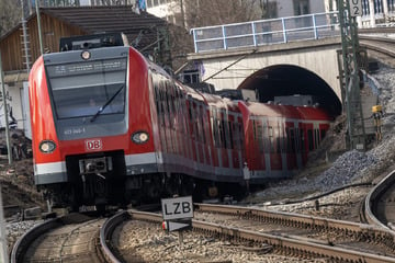 München: Chaos auf der Stammstrecke: S-Bahn bleibt im Tunnel stecken!