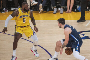 NBA reportažas: Dončis neleidžia „Lakers“, o „Warriors“ dreba forma ir toliau