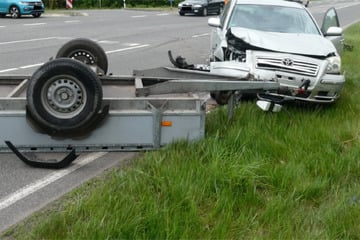 VW übersieht Toyota: Vorfahrtsfehler endet mit Unfall und Sperrung