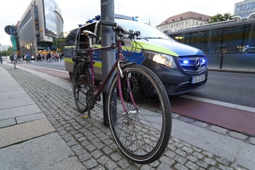 Crash in Dresdner Altstadt: Radfahrerin schwer verletzt