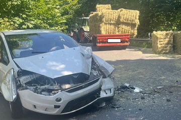 Vollsperrung im Harz: Traktor und Ford krachen ineinander