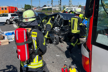 Unfall A59: Linienbus kracht in Stauende: Unfallursache immer noch nicht geklärt