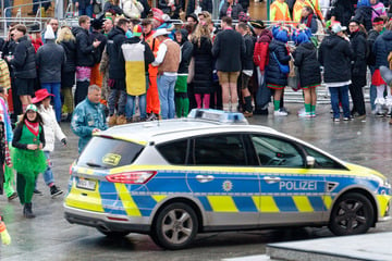 Köln: Strenge Verbote an 17 Bahnhöfen: Diese Gegenstände sind an Karneval nicht erlaubt