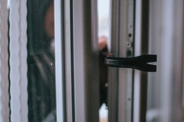 Fenster aufgehebelt: Wieder Einbruch in Wohnhaus