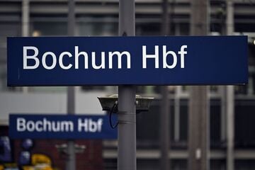Karton mit Kabel und Batterie sorgt für Gleis-Sperrungen: Das steckt hinter dem Fund im Regionalzug
