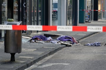 Bei Detonation in Köln komplett zerstört: Mode-Geschäft öffnet wieder