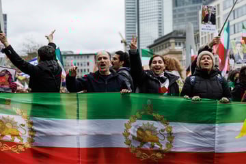 Frankfurt: Mehrere Demos in Frankfurt: Rund 3.000 Menschen gehen auf die Straße