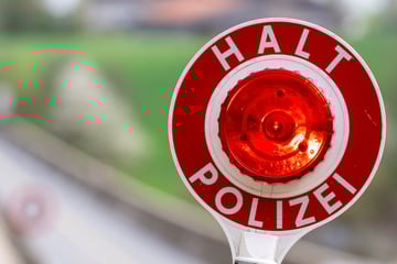 Unfall A8: Unfall auf A8: Fahranfänger flüchtet vor Polizei