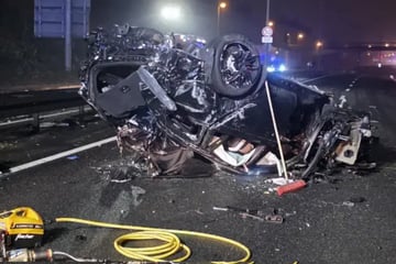 Auto wird zur Feuer-Falle: Fahrer stirbt nach Horror-Unfall