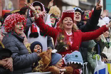 Rosenmontagszug mit zwei Stunden Verspätung beendet: Prinz Niklas I. im Ziel angekommen