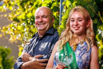 Erster Mann scheitert bei Miss-Wahl: Das ist Sachsens neue Weinkönigin!