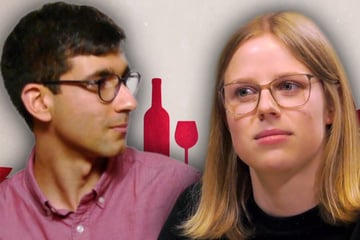 First Dates: Als die Rechnung kommt, stellt Karl auf Durchzug: "Ich hab' ihr ja schon Pralinen mitgebracht"