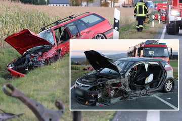 Heftiger Frontal-Crash im Erzgebirge: Bundesstraße stundenlang dicht