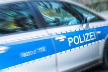 Betrunkener Fahrer verletzt Arbeiter mit Laubbläser schwer: Polizei sucht Zeugen!