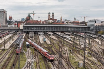 München: Lebensgefahr nach Wiesn-Besuch: Betrunkener US-Tourist sorgt für Zug-Chaos