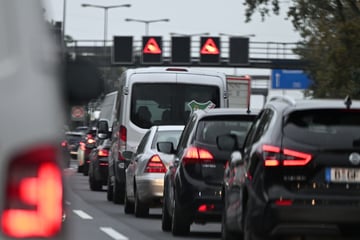 XXL-Stau zum Ferienbeginn in Berlin und auch die S-Bahn macht schlapp