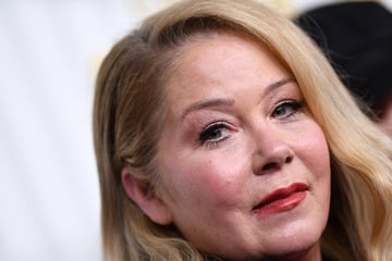 "Unvorstellbare Schmerzen": Christina Applegate wegen MS mehr als 30 Mal in Klinik eingewiesen!