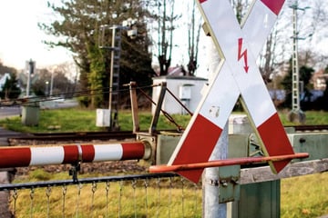 Tod am Bahnübergang: Rentnerin von Zug erfasst