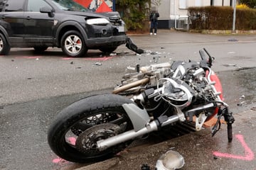 Motorrad-Crash in Chemnitz: Biker kracht mit Chevrolet zusammen