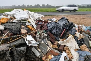 Thüringen: Immer mehr illegale Müllberge an Landesstraßen