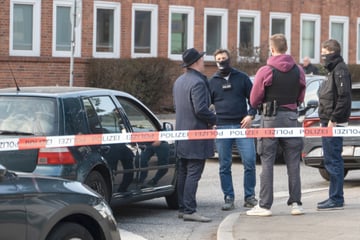 Zivilfahnder beobachten vermummte Männer und landen einen Coup