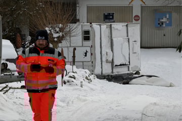 Tragischer Unfall: Mann wird von eigenem Wohnwagen begraben und stirbt