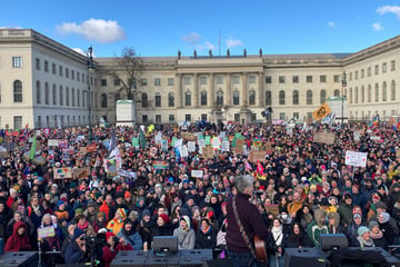 Zehntausende trotzen Bibber-Temperaturen gegen Rechts!