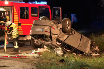 Unfall A24: SUV überschlägt sich auf der A24: Drei Personen teils schwer verletzt