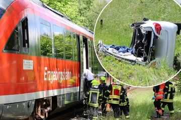 Schwerer Unfall an Bahnübergang in Sachsen: Opel von Zug erfasst, Fahrgäste evakuiert