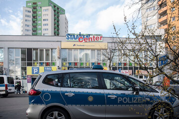 Streit in Einkaufszentrum eskaliert blutig: Polizei bittet nach Messer-Attacke um Mithilfe